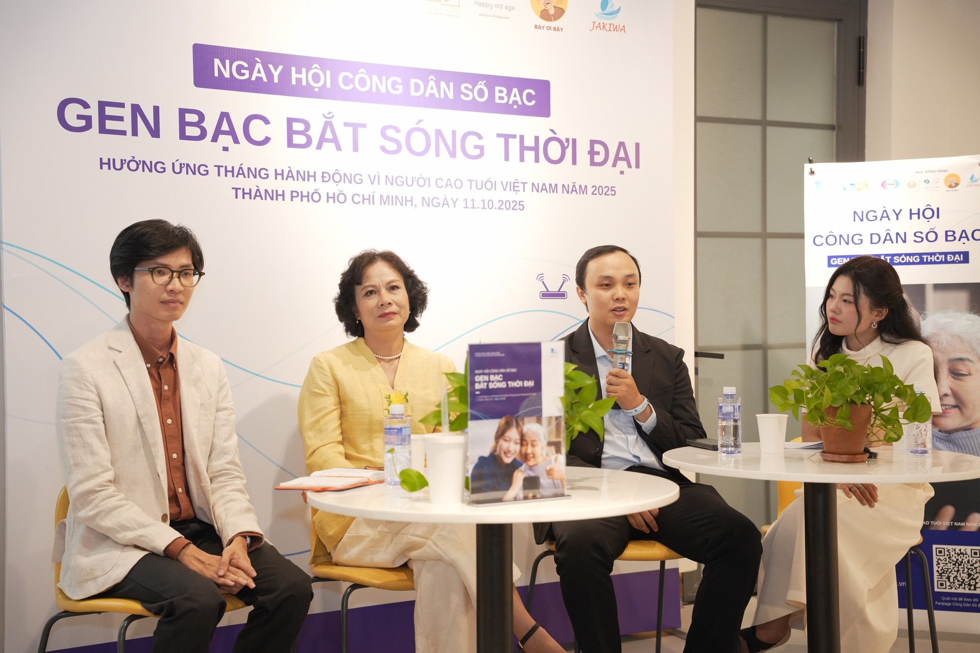 300 người cao tuổi, hàng trăm bạn trẻ và chuyên gia quy tụ về TP.HCM, tham dự ngày hội dành cho “Gen Bạc"- Ảnh 1. 300 người cao tuổi, hàng trăm bạn trẻ và chuyên gia quy tụ về TP.HCM, tham dự ngày hội dành cho “Gen Bạc"- Ảnh 1.