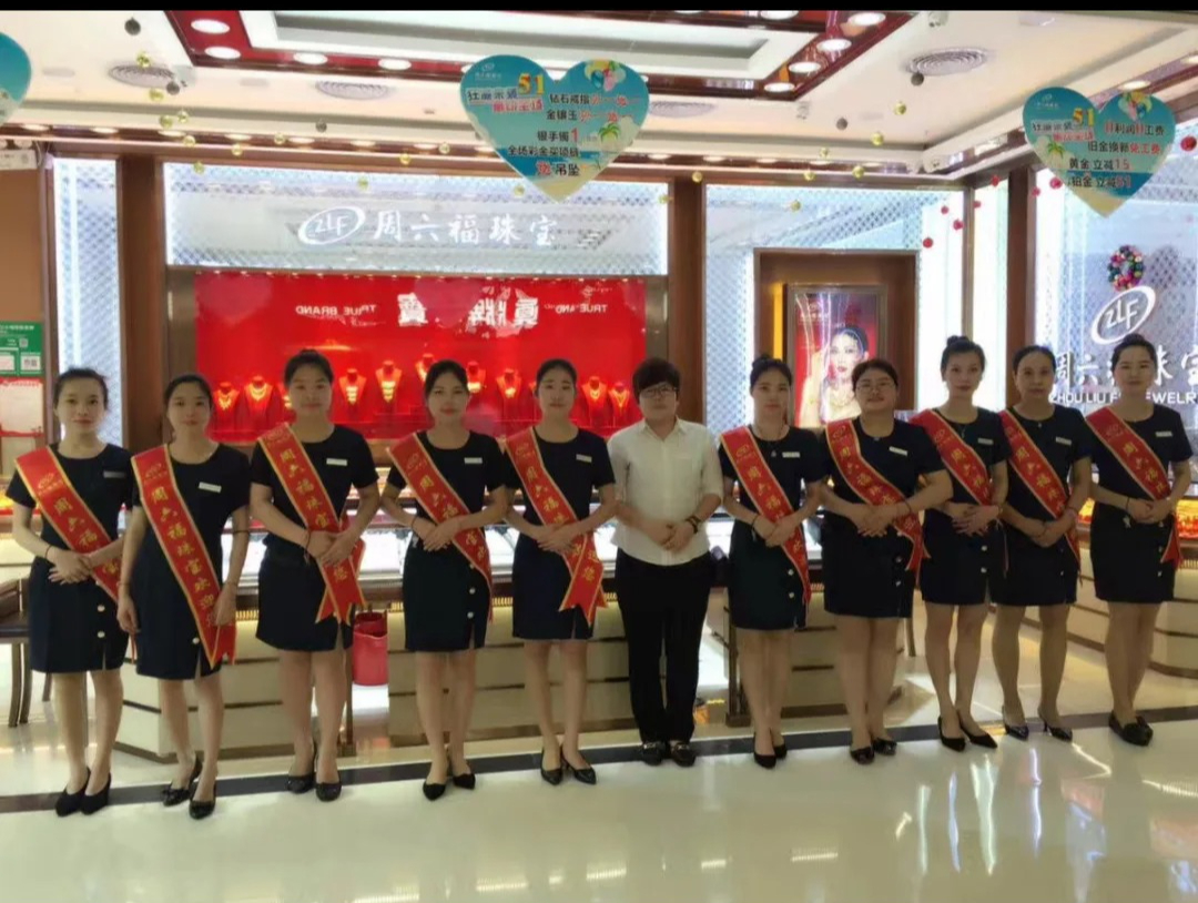 Bà mẹ 8x mở 6 tiệm vàng, làm chuỗi cung ứng: Phụ nữ muốn tuổi già an yên phải biết kiếm tiền và tích lũy- Ảnh 3. Bà mẹ 8x mở 6 tiệm vàng, làm chuỗi cung ứng: Phụ nữ muốn tuổi già an yên phải biết kiếm tiền và tích lũy- Ảnh 3.