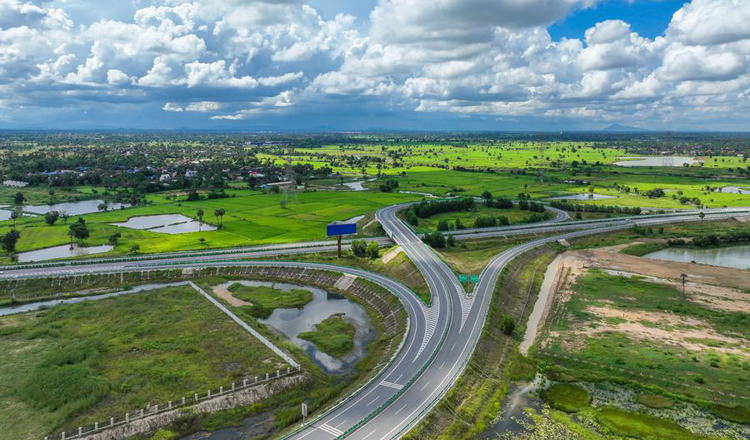 Campuchia 'đặt cược' vào Trung Quốc: Đường cao tốc 2 tỷ USD là bước đột phá- Ảnh 1.