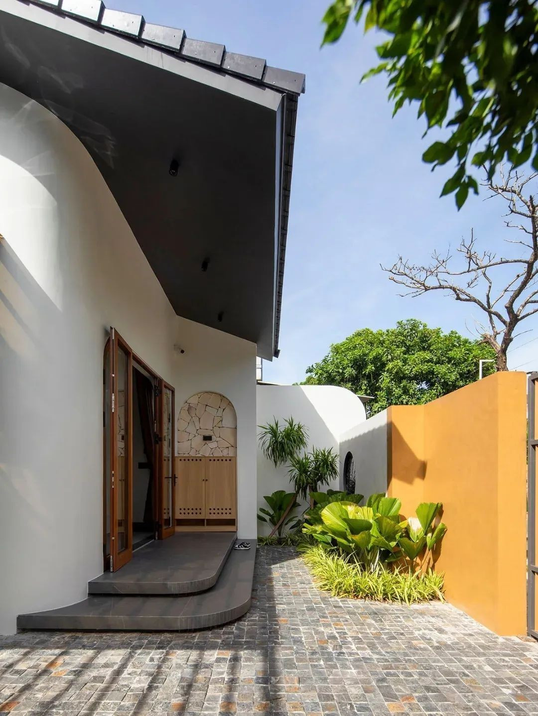 Nhà trên diện tích 220m2 với sân vườn, vườn rau ngay trong sân- Ảnh 14. Nhà trên diện tích 220m2 với sân vườn, vườn rau ngay trong sân- Ảnh 14.