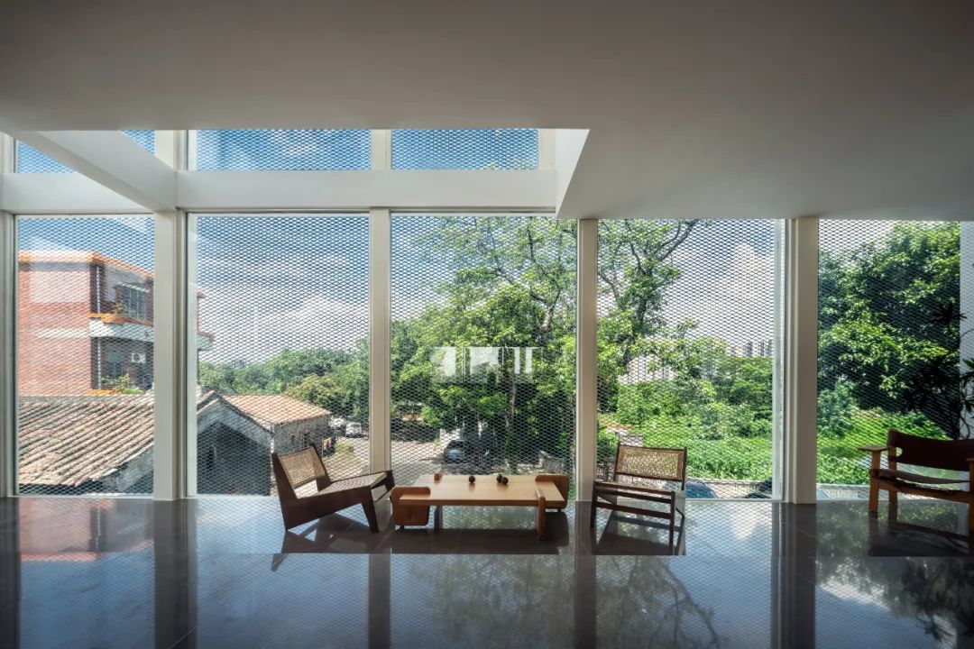 Người đàn ông 65 tuổi xây ngôi nhà “trong suốt” cho 3 thế hệ chung sống, nhìn vào ai cũng tự hỏi: “Không hiểu sống thế nào”- Ảnh 9.