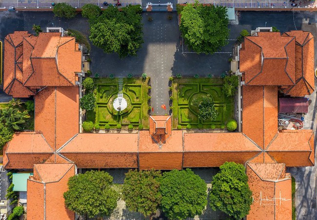 Một trường cấp 3 đình đám ngay trung tâm TP.HCM, chất lượng "đỉnh của chóp": Tiền học 1 tháng chưa tới 500 nghìn đồng!- Ảnh 2.