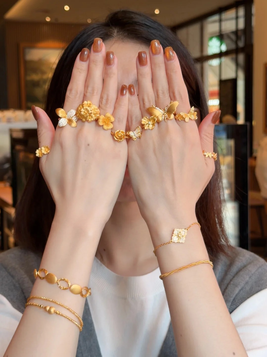 Bà mẹ 8x mở 6 tiệm vàng, làm chuỗi cung ứng: Phụ nữ muốn tuổi già an yên phải biết kiếm tiền và tích lũy- Ảnh 7. Bà mẹ 8x mở 6 tiệm vàng, làm chuỗi cung ứng: Phụ nữ muốn tuổi già an yên phải biết kiếm tiền và tích lũy- Ảnh 7.