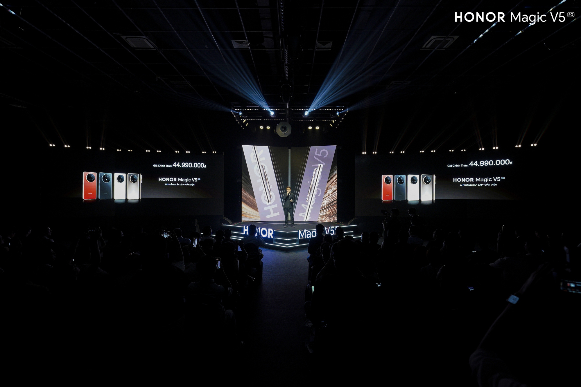 HONOR Magic V5 về Việt Nam: Smartphone gập mỏng nhất, giá 44 triệu đối đầu Galaxy Z Fold7- Ảnh 1. HONOR Magic V5 về Việt Nam: Smartphone gập mỏng nhất, giá 44 triệu đối đầu Galaxy Z Fold7- Ảnh 1.