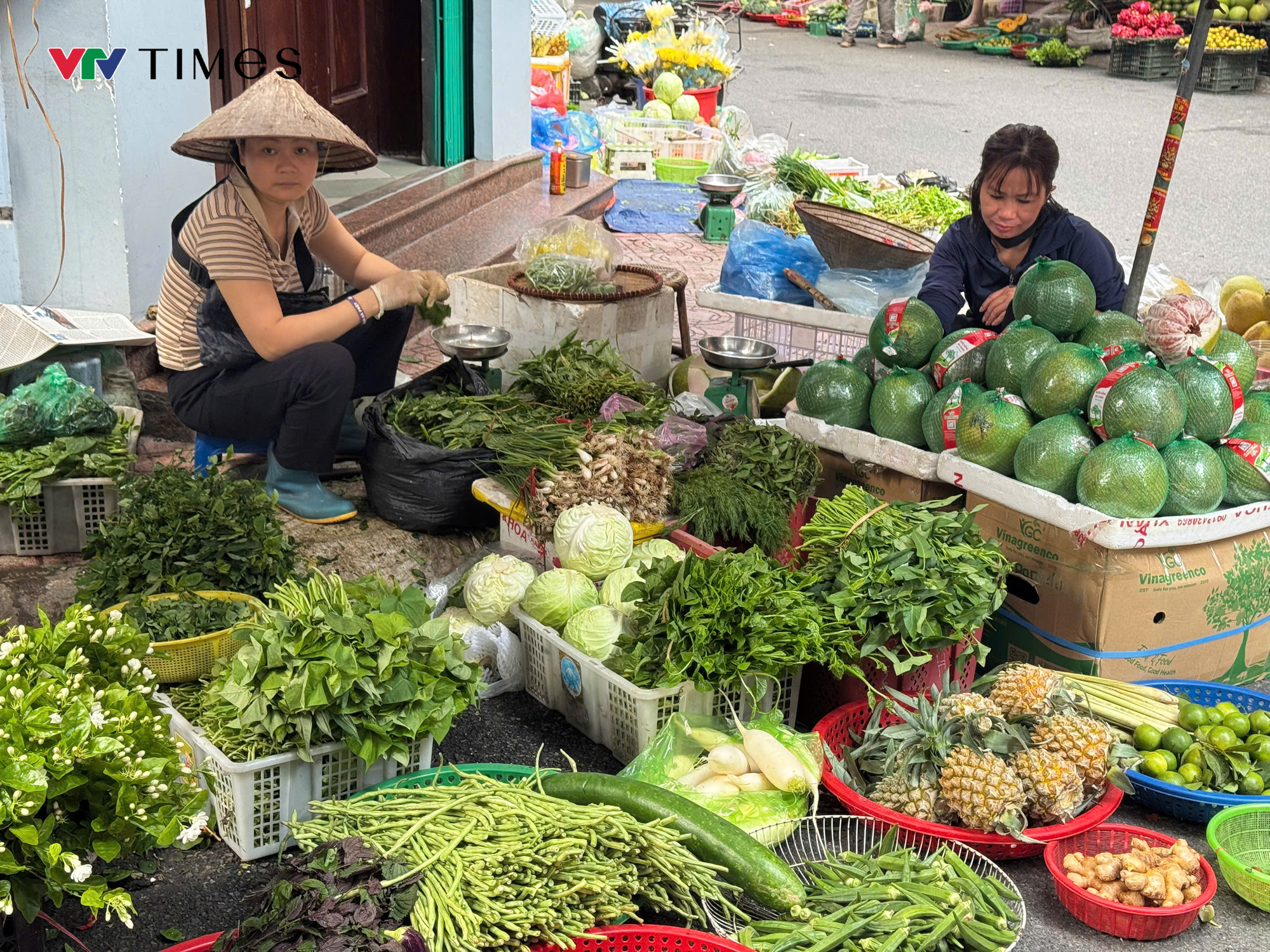 Giá rau xanh tại Hà Nội tăng gấp ba sau mưa bão- Ảnh 2. Giá rau xanh tại Hà Nội tăng gấp ba sau mưa bão- Ảnh 2.
