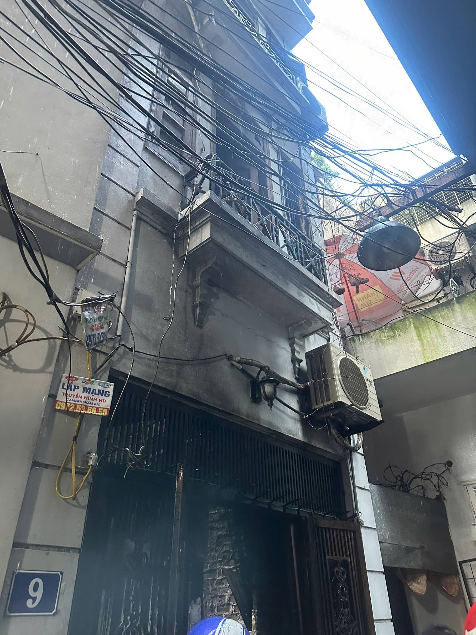 Hiện trường thương tâm vụ cháy khiến cả nhà 5 người tử vong tại Hà Nội- Ảnh 1. Hiện trường thương tâm vụ cháy khiến cả nhà 5 người tử vong tại Hà Nội- Ảnh 1.