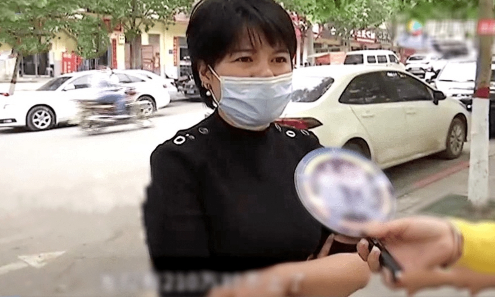 Gửi tiết kiệm 7,7 tỷ đồng, 1 năm sau đến rút tài khoản còn 0 đồng, nhận được thông báo: “Đã giúp cô cho vay kiếm lời, 20 năm nữa hoàn trả”- Ảnh 1. Gửi tiết kiệm 7,7 tỷ đồng, 1 năm sau đến rút tài khoản còn 0 đồng, nhận được thông báo: “Đã giúp cô cho vay kiếm lời, 20 năm nữa hoàn trả”- Ảnh 1.