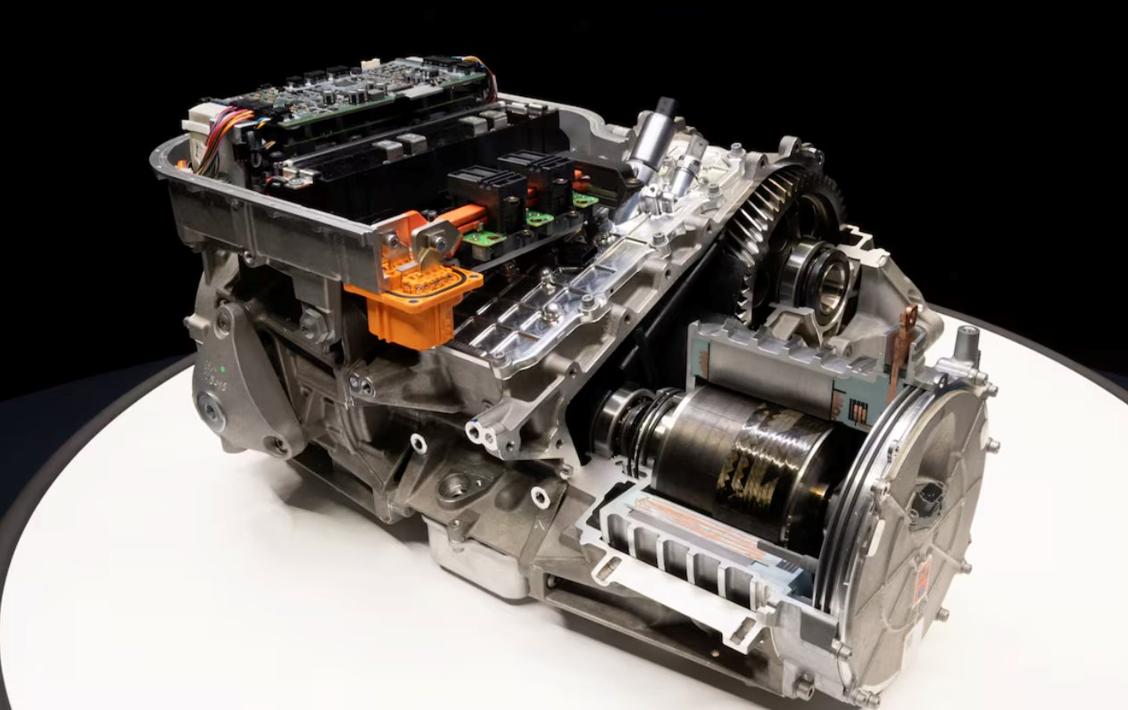 Ferrari sắp ra mắt siêu xe điện lần đầu tiên sau 77 năm: Tăng tốc chỉ sau 2,5 giây, chạy được 600 km/sạc- Ảnh 1. Ferrari sắp ra mắt siêu xe điện lần đầu tiên sau 77 năm: Tăng tốc chỉ sau 2,5 giây, chạy được 600 km/sạc- Ảnh 1.