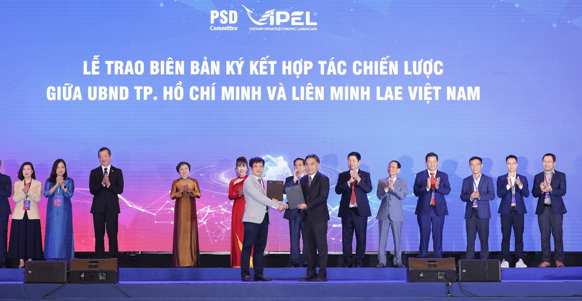 FPT bắt tay Vina Capital, muốn biến Việt Nam thành thủ phủ drone- Ảnh 1. FPT bắt tay Vina Capital, muốn biến Việt Nam thành thủ phủ drone- Ảnh 1.