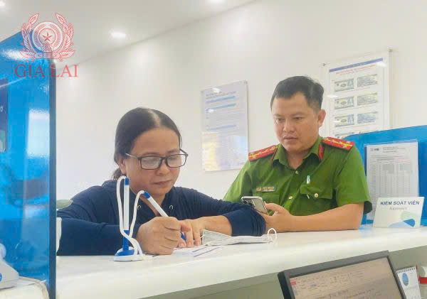 Tài khoản nhận 5 tỉ đồng, người phụ nữ vội báo công an- Ảnh 1. Tài khoản nhận 5 tỉ đồng, người phụ nữ vội báo công an- Ảnh 1.