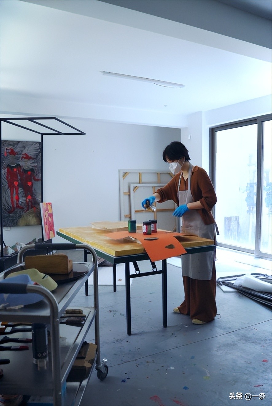 Nữ nghệ sĩ 35 tuổi sống một mình trong căn nhà 350m2 ở thành phố “tấc đất tấc vàng”, không kết hôn để tận hưởng cuộc sống tự do- Ảnh 2. Nữ nghệ sĩ 35 tuổi sống một mình trong căn nhà 350m2 ở thành phố “tấc đất tấc vàng”, không kết hôn để tận hưởng cuộc sống tự do- Ảnh 2.
