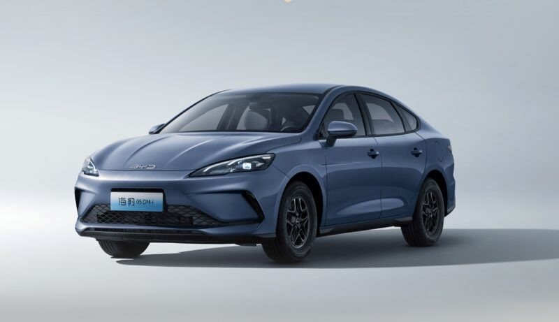 Sát ngày về Việt Nam, một mẫu sedan hybrid có bản nâng cấp tại Trung Quốc: chạy từ Hà Nội đến Cà Mau không cần tiếp nhiên liệu, giá tương đương 300 triệu đồng- Ảnh 2.