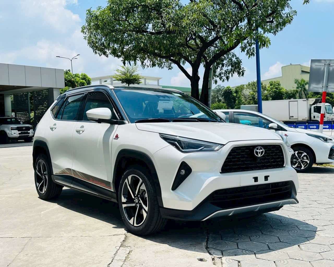 Toyota làm cú đúp bứt lên top 1 doanh số phân khúc tại Việt Nam: Vios giành ngôi vương từ City, Yaris Cross bán vượt VF 6- Ảnh 1. Toyota làm cú đúp bứt lên top 1 doanh số phân khúc tại Việt Nam: Vios giành ngôi vương từ City, Yaris Cross bán vượt VF 6- Ảnh 1.