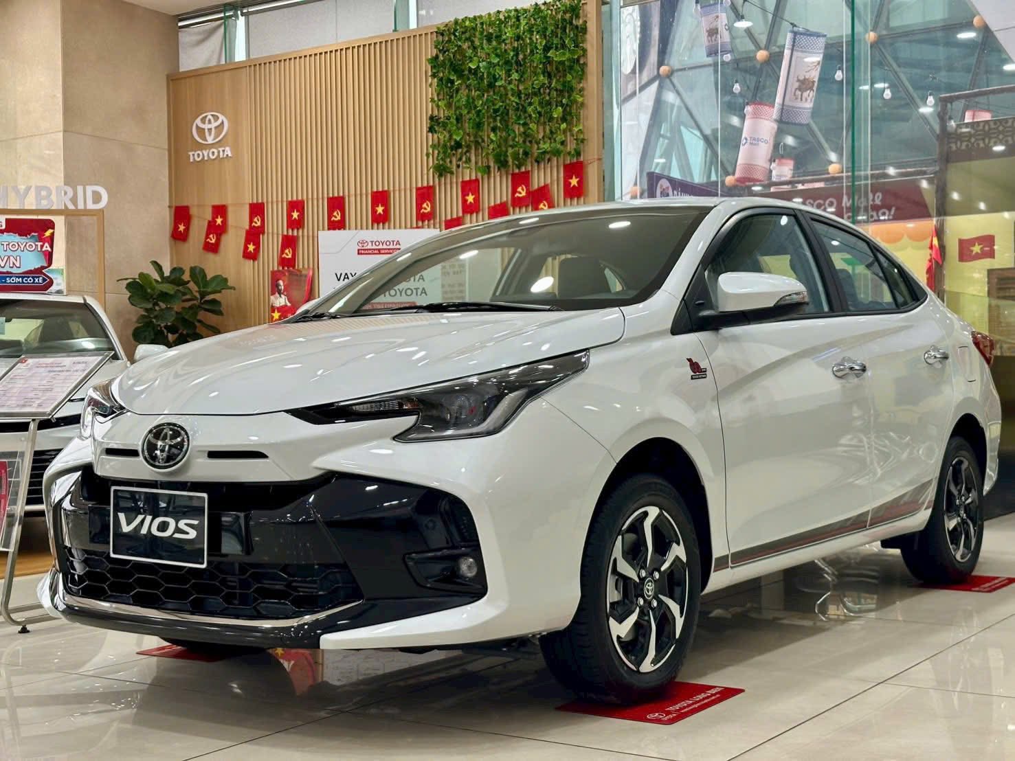 Toyota làm cú đúp bứt lên top 1 doanh số phân khúc tại Việt Nam: Vios giành ngôi vương từ City, Yaris Cross bán vượt VF 6- Ảnh 2. Toyota làm cú đúp bứt lên top 1 doanh số phân khúc tại Việt Nam: Vios giành ngôi vương từ City, Yaris Cross bán vượt VF 6- Ảnh 2.