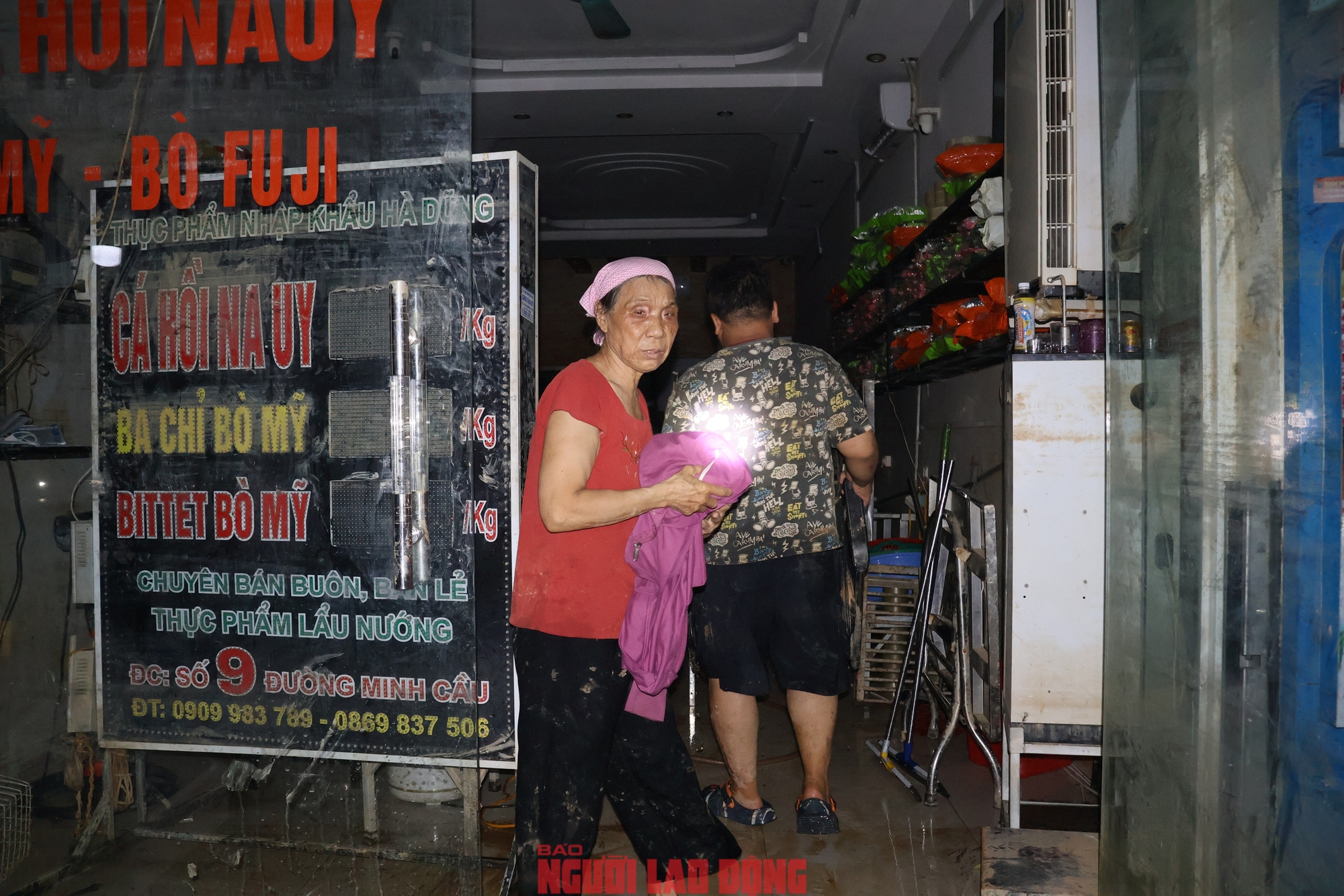 VIDEO: Nhiều tài sản, cửa hàng của người dân Thái Nguyên "chả còn gì" sau trận ngập lụt lịch sử- Ảnh 9. VIDEO: Nhiều tài sản, cửa hàng của người dân Thái Nguyên "chả còn gì" sau trận ngập lụt lịch sử- Ảnh 9.