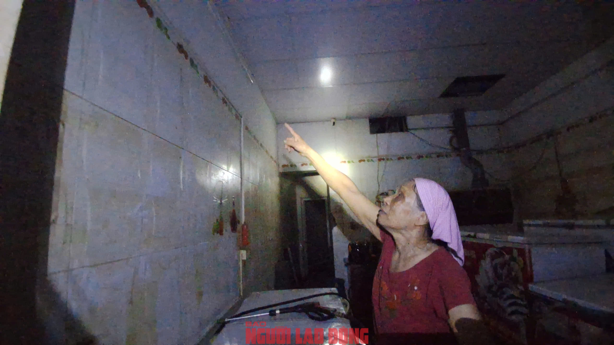VIDEO: Nhiều tài sản, cửa hàng của người dân Thái Nguyên "chả còn gì" sau trận ngập lụt lịch sử- Ảnh 8. VIDEO: Nhiều tài sản, cửa hàng của người dân Thái Nguyên "chả còn gì" sau trận ngập lụt lịch sử- Ảnh 8.