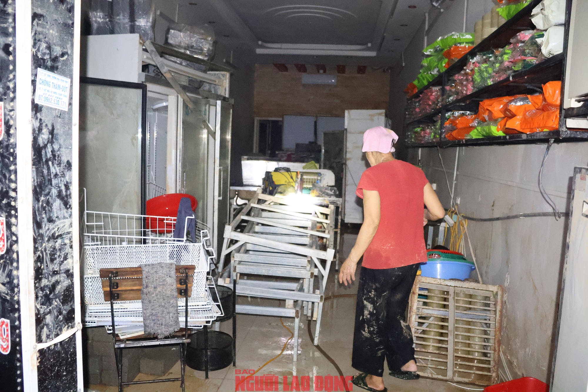VIDEO: Nhiều tài sản, cửa hàng của người dân Thái Nguyên "chả còn gì" sau trận ngập lụt lịch sử- Ảnh 10. VIDEO: Nhiều tài sản, cửa hàng của người dân Thái Nguyên "chả còn gì" sau trận ngập lụt lịch sử- Ảnh 10.