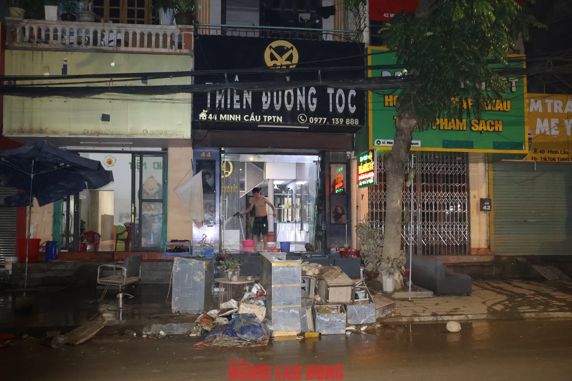 VIDEO: Nhiều tài sản, cửa hàng của người dân Thái Nguyên "chả còn gì" sau trận ngập lụt lịch sử- Ảnh 21. VIDEO: Nhiều tài sản, cửa hàng của người dân Thái Nguyên "chả còn gì" sau trận ngập lụt lịch sử- Ảnh 21.