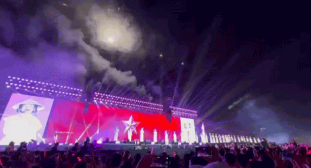 Concert Em Xinh Say Hi ở Mỹ Đình: Miu Lê đứng im như tượng, mãi mới chịu hát- Ảnh 3. Concert Em Xinh Say Hi ở Mỹ Đình: Miu Lê đứng im như tượng, mãi mới chịu hát- Ảnh 3.