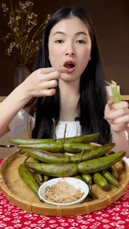 Dạo này MXH thi nhau mukbang loại quả dại Tây Bắc: Vị lạ, mùi thơm, ăn với chẳm chéo thì 