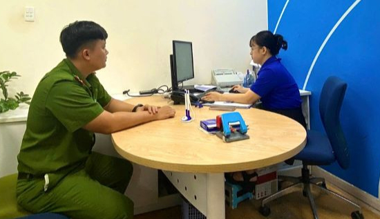 Bất ngờ nhận được 5 tỷ đồng trong tài khoản, người phụ nữ tức tốc làm việc này- Ảnh 1.