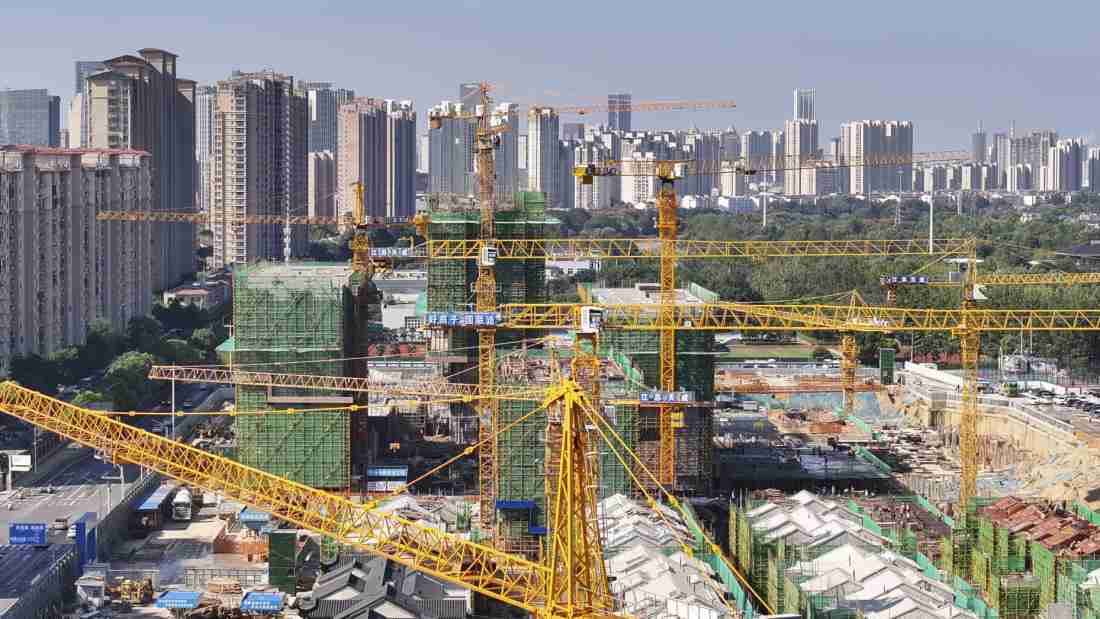 S&P: Thị trường bất động sản Trung Quốc giảm sâu hơn dự kiến- Ảnh 1.