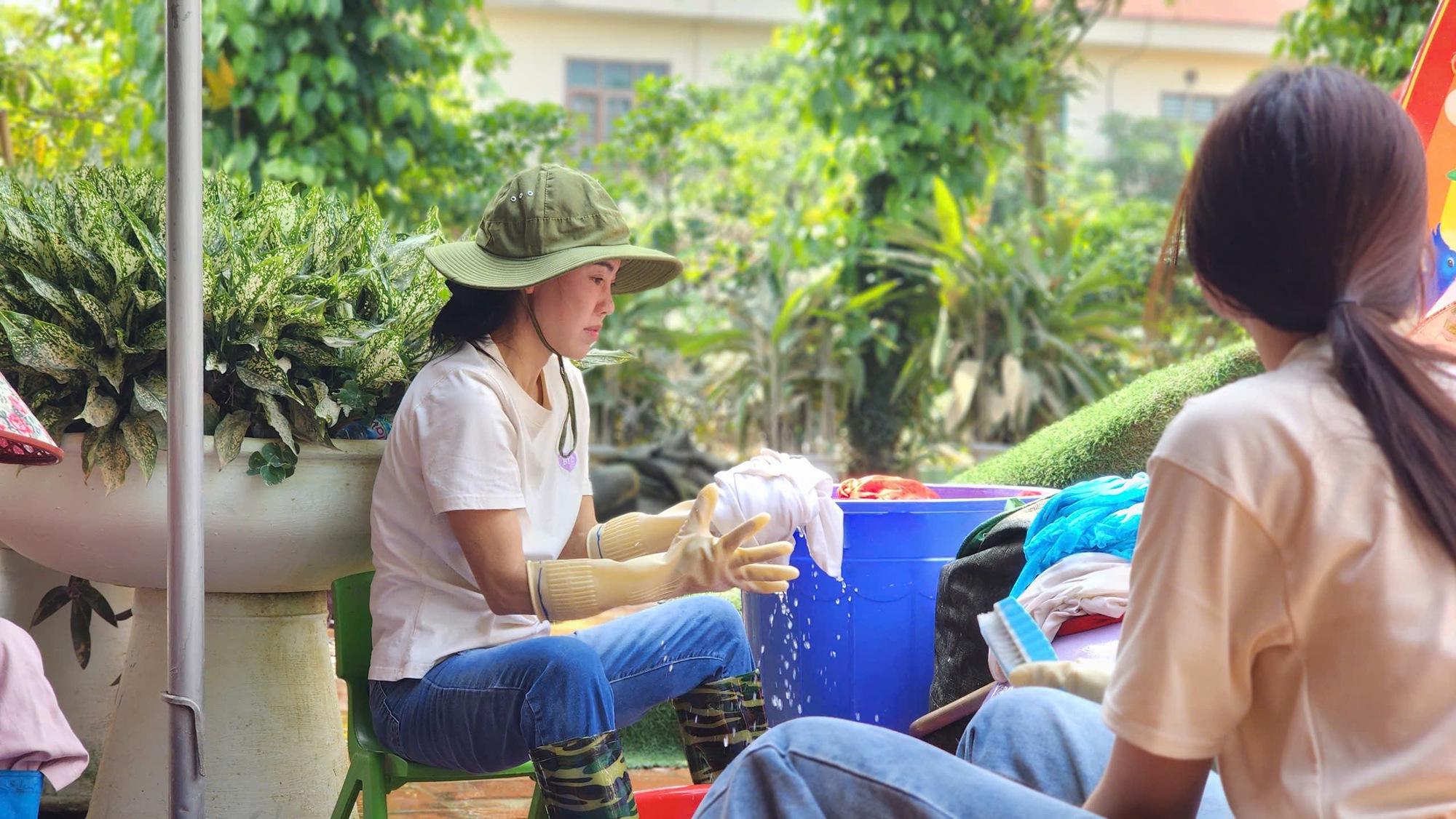 Động thái mới nhất của bà Phạm Kim Dung và dàn Hoa - Á hậu Sen Vàng- Ảnh 7. Động thái mới nhất của bà Phạm Kim Dung và dàn Hoa - Á hậu Sen Vàng- Ảnh 7.