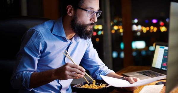 Để bụng đói đi ngủ hay ăn đêm có hại hơn? Chuyên gia chỉ ra sự thật khiến nhiều người phải thay đổi thói quen- Ảnh 2.