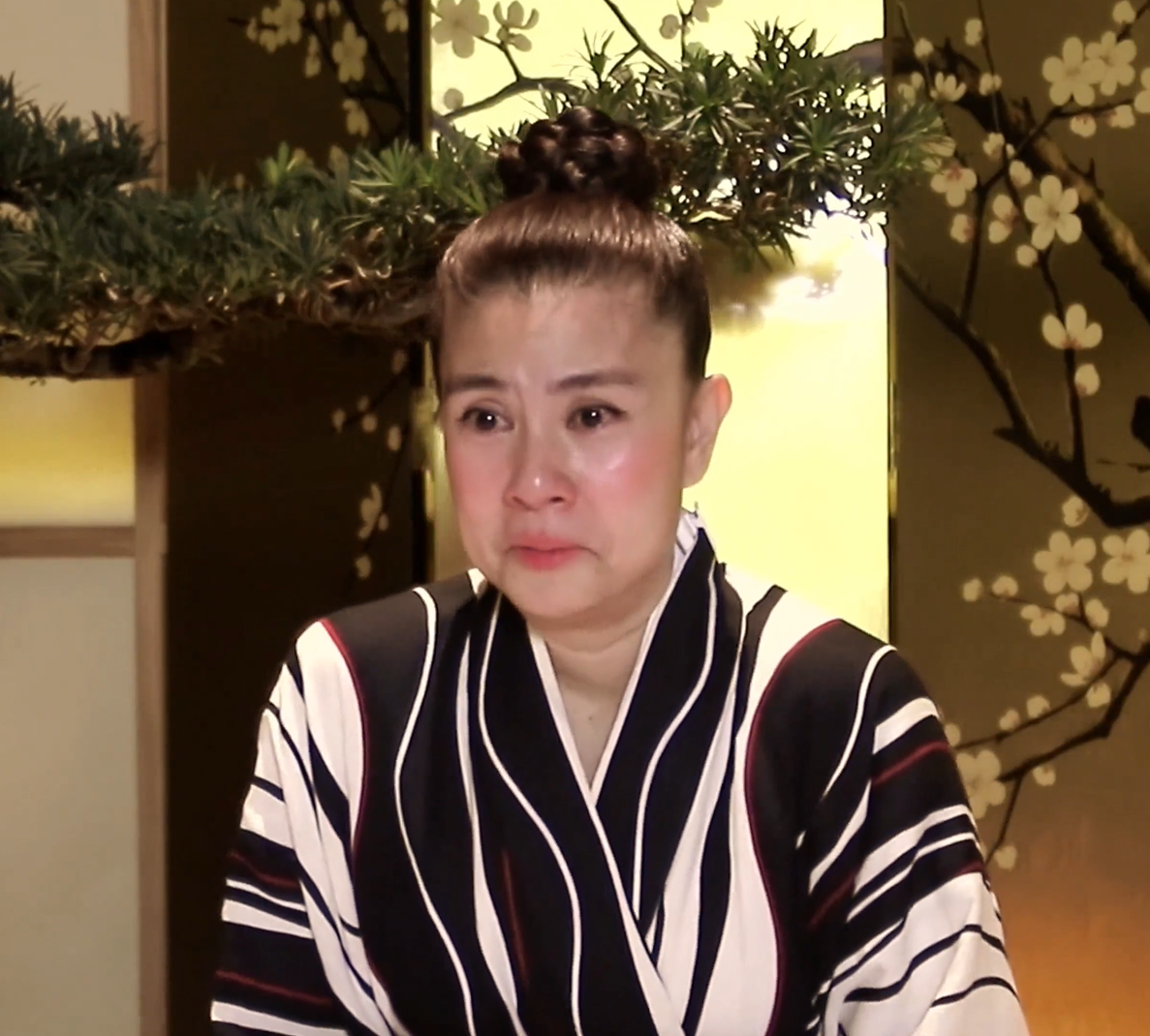 Diễn viên Việt ly hôn đại gia ngàn tỷ, phải đi bày mâm cúng cô hồn thuê, giờ sở hữu 2 nhà hàng sang trọng- Ảnh 2. Diễn viên Việt ly hôn đại gia ngàn tỷ, phải đi bày mâm cúng cô hồn thuê, giờ sở hữu 2 nhà hàng sang trọng- Ảnh 2.