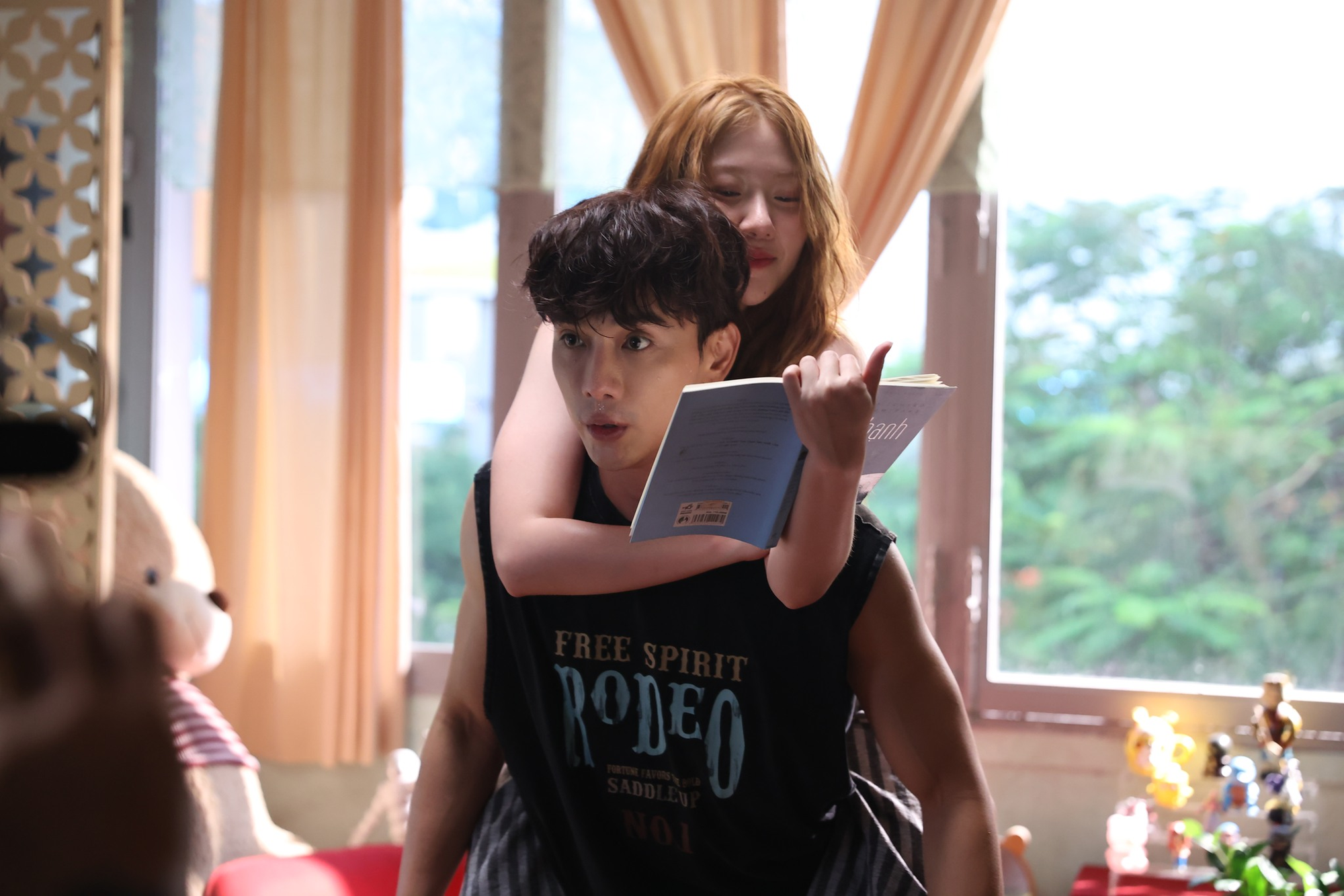 Clip hot: Em gái Trấn Thành được cầu hôn trước mặt hàng trăm người- Ảnh 4. Clip hot: Em gái Trấn Thành được cầu hôn trước mặt hàng trăm người- Ảnh 4.