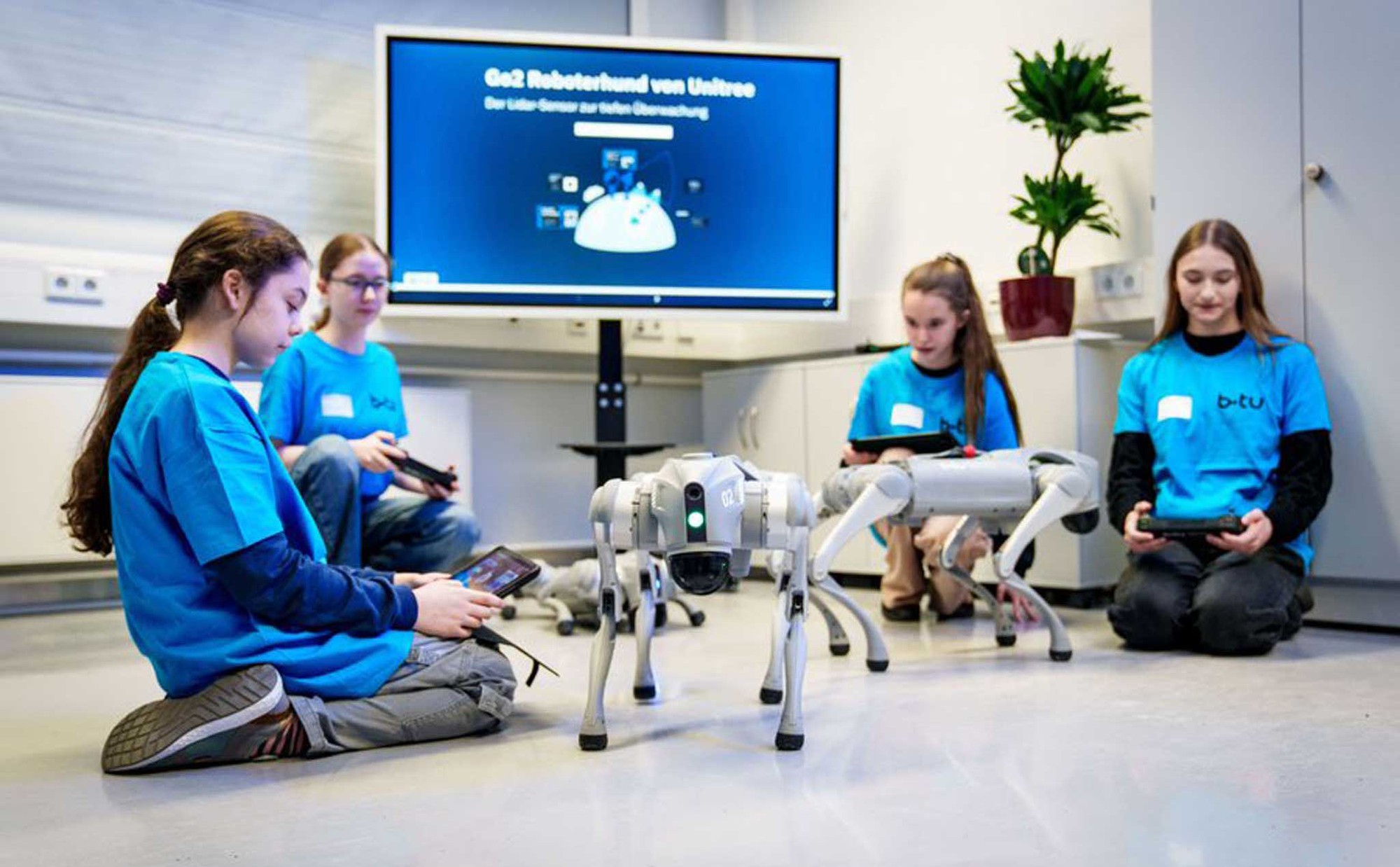 Lê Hoàng Robotics đưa robot Unitree vào giảng dạy tại trường học Việt Nam- Ảnh 4.