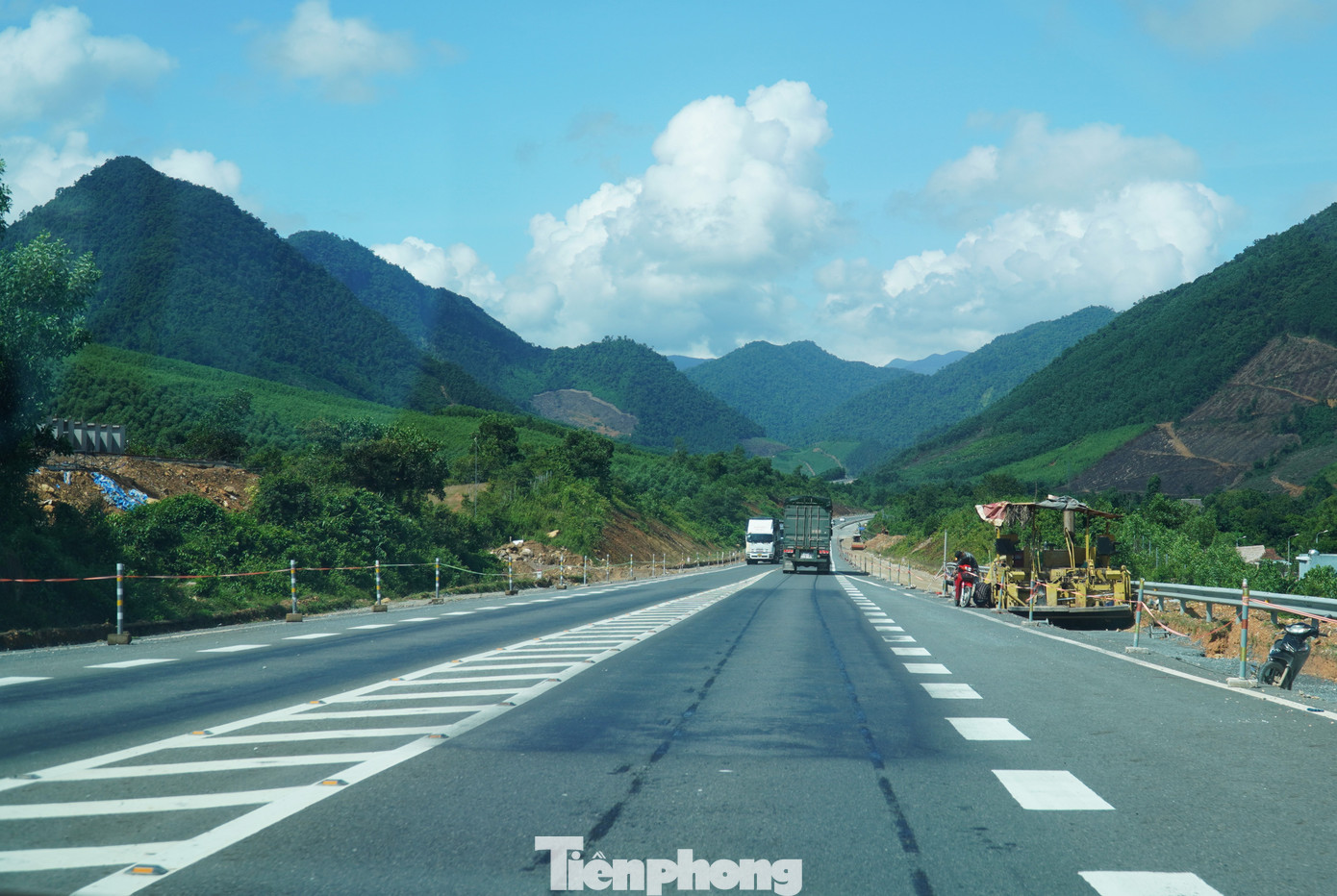 Đầy rẫy vết vá trên mặt đường cao tốc La Sơn - Hoà Liên- Ảnh 6.