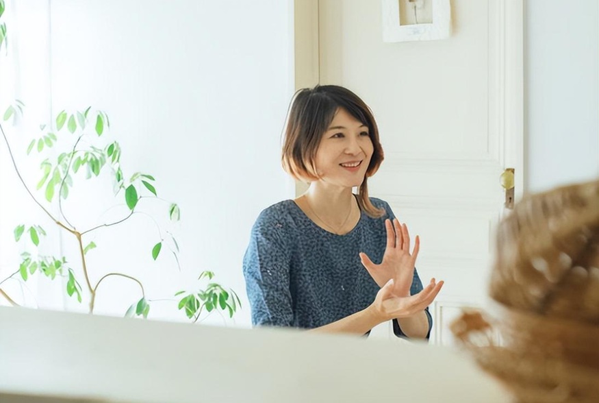 Ở tuổi trung niên nên mua vàng hay gửi tiết kiệm? Tôi đã thử cả 2 cách trong 1 năm và rút ra bài học lớn thay đổi hẳn tư duy tài chính- Ảnh 1.