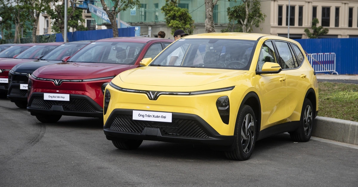 Vừa mở bán tháng đầu tiên, VinFast Limo Green đã chấm dứt kỷ lục doanh số phân khúc kéo dài 1.136 ngày của Mitsubishi Xpander- Ảnh 1.