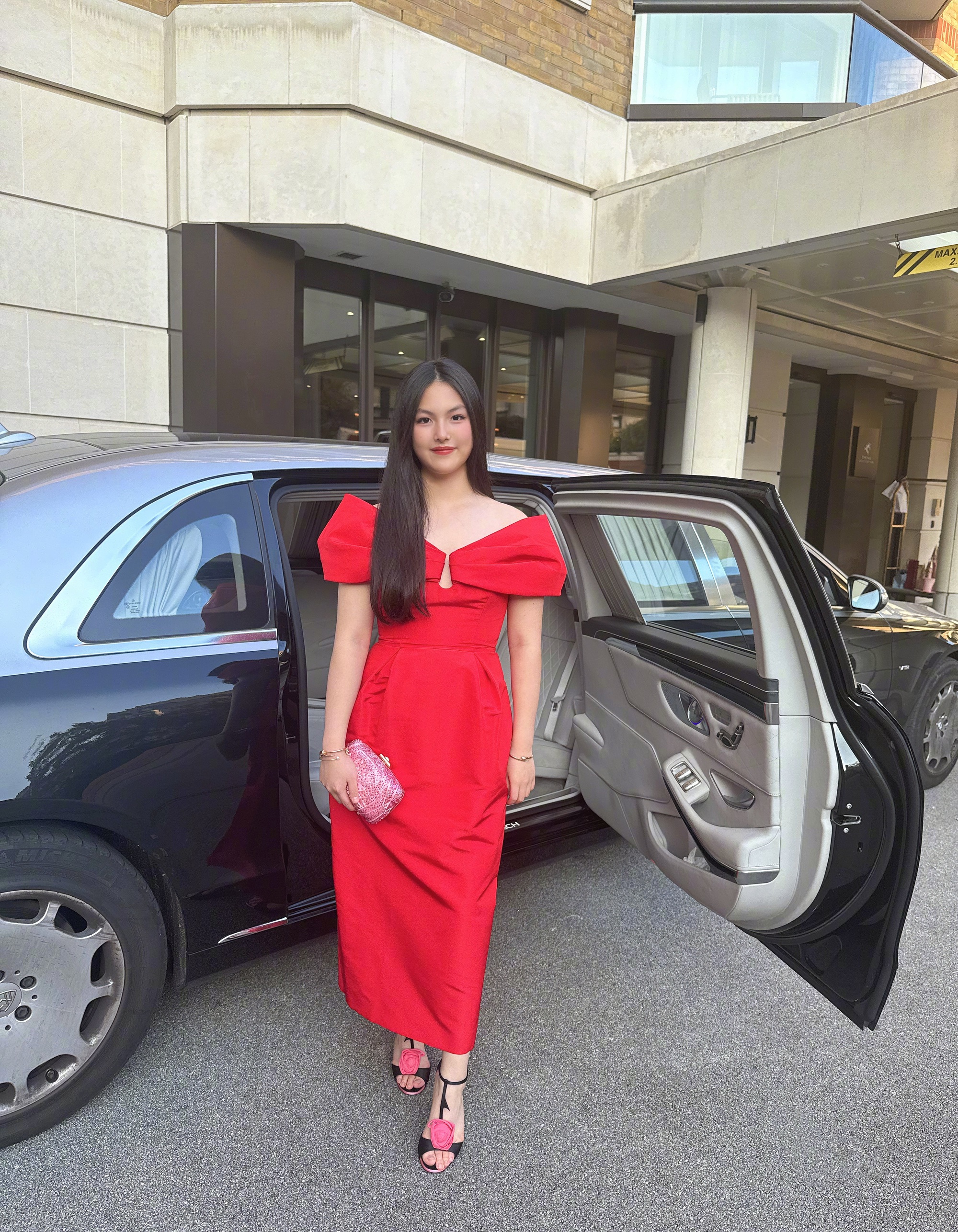 Con gái MC giàu nhất showbiz 15 tuổi đã có Rolls-Royce riêng, sinh nhật 16 tuổi ngồi Maybach 60 tỷ đồng: Bố mẹ tiết lộ 1 điều gây ngỡ ngàng- Ảnh 1.