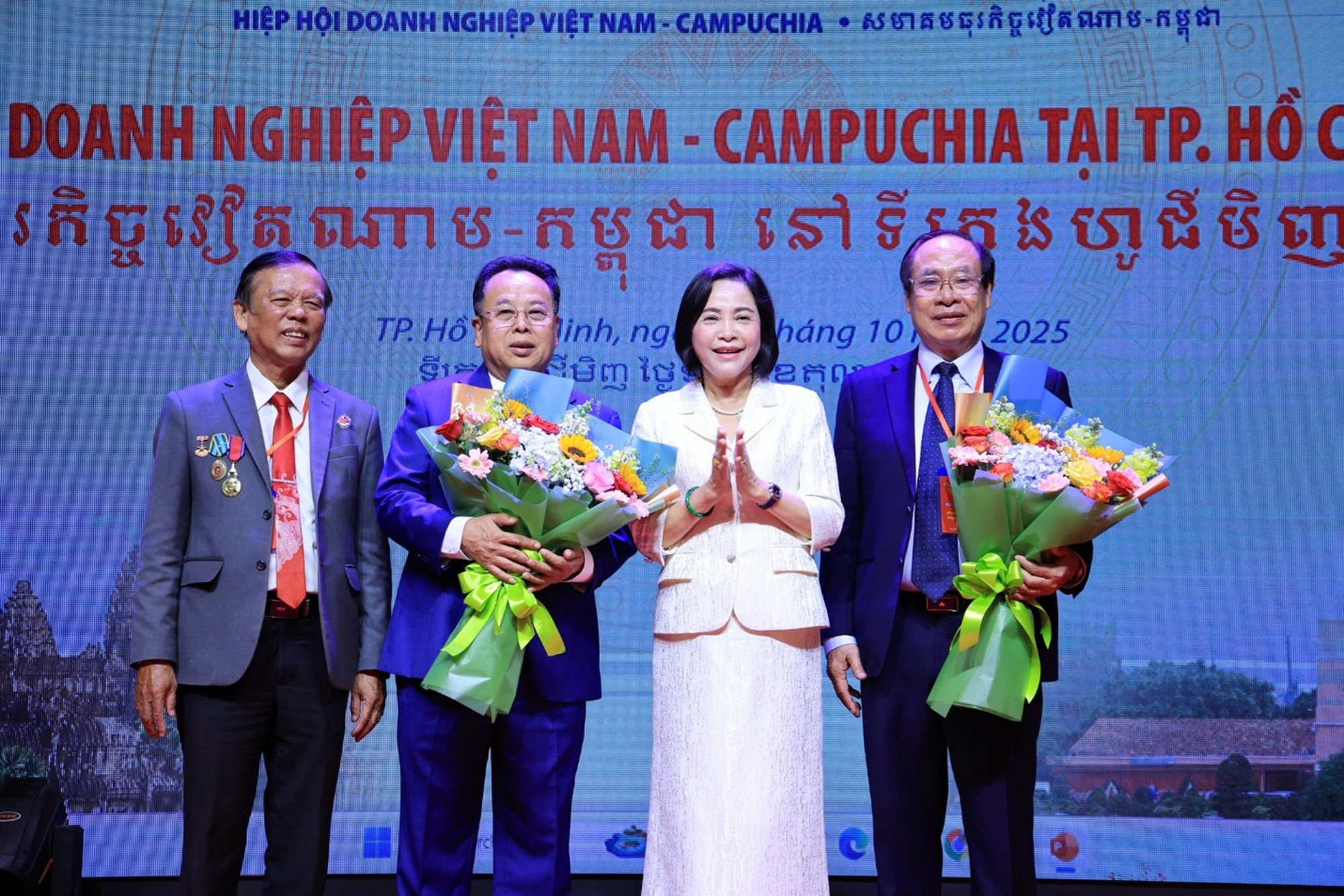 Campuchia thành 'miền đất hứa' mới của nhà đầu tư Việt Nam: 200 dự án, 6 tỷ USD thương mại và hơn thế nữa- Ảnh 1. Campuchia thành 'miền đất hứa' mới của nhà đầu tư Việt Nam: 200 dự án, 6 tỷ USD thương mại và hơn thế nữa- Ảnh 1.