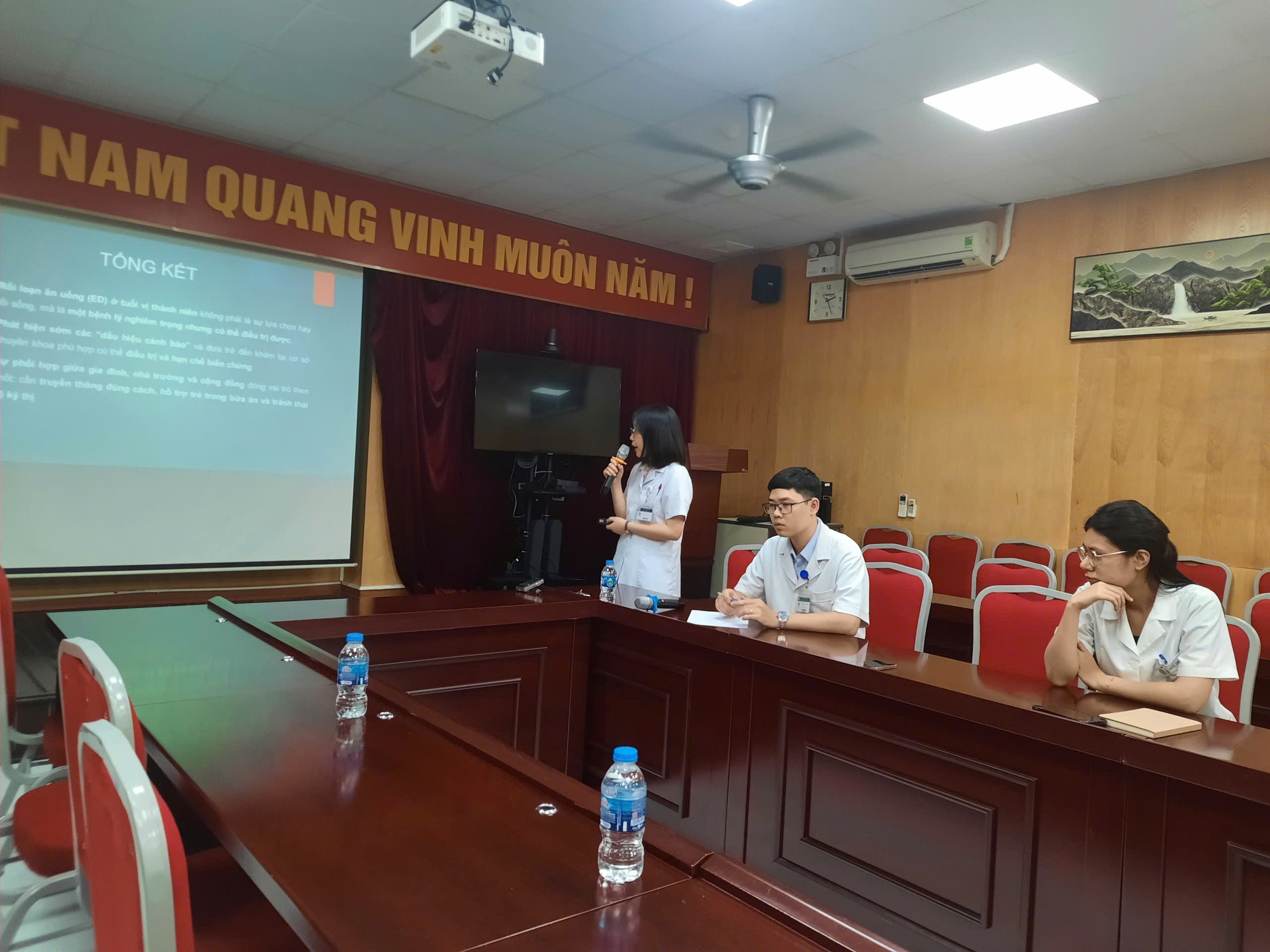 Tập thể dục 2-3 giờ/ngày, nữ sinh bất ngờ phải nhập viện tâm thần: Bác sĩ Bạch Mai chỉ rõ nguyên nhân- Ảnh 1. Tập thể dục 2-3 giờ/ngày, nữ sinh bất ngờ phải nhập viện tâm thần: Bác sĩ Bạch Mai chỉ rõ nguyên nhân- Ảnh 1.