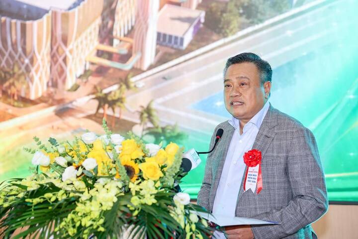 Chủ tịch Hà Nội nêu nguyên nhân khiến thành phố ngập lụt nặng- Ảnh 1. Chủ tịch Hà Nội nêu nguyên nhân khiến thành phố ngập lụt nặng- Ảnh 1.