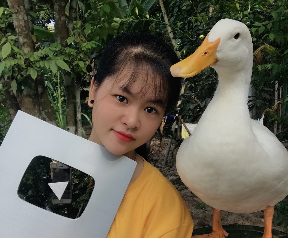 Bim Bim - chú vịt Việt Nam đầu tiên "làm" YouTube qua đời- Ảnh 4. Bim Bim - chú vịt Việt Nam đầu tiên "làm" YouTube qua đời- Ảnh 4.