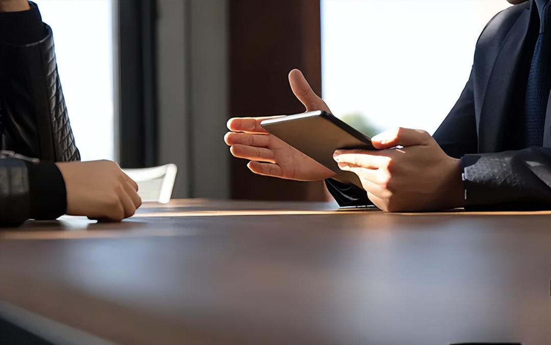 “Ứng viên trước tốt nghiệp ĐH top 1 xuất sắc hơn bạn, hãy cho tôi lý do để từ chối họ và chọn bạn?”, cô gái trả lời xong lập tức được nhận tại chỗ- Ảnh 2. “Ứng viên trước tốt nghiệp ĐH top 1 xuất sắc hơn bạn, hãy cho tôi lý do để từ chối họ và chọn bạn?”, cô gái trả lời xong lập tức được nhận tại chỗ- Ảnh 2.