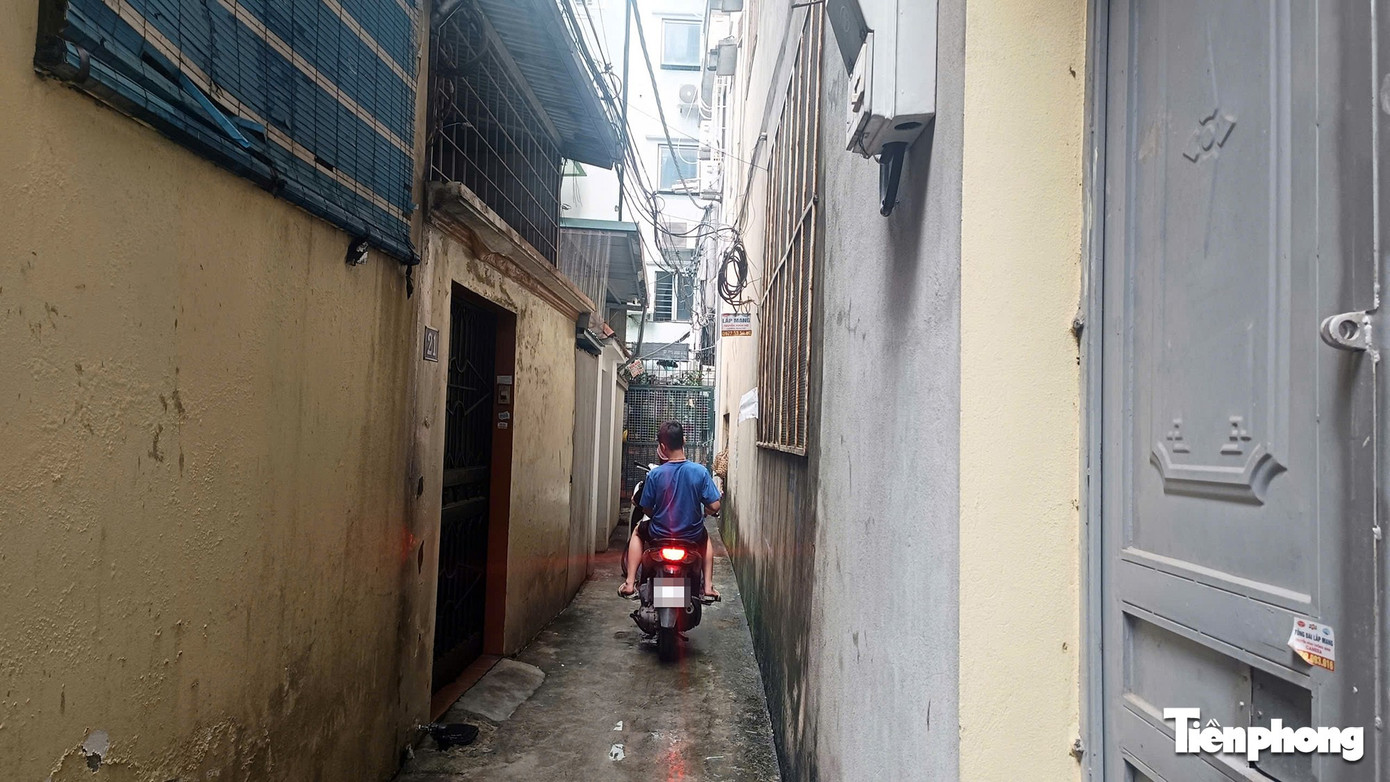 Từ vụ cháy 5 người tử vong ở Hà Nội: Ngõ nhỏ, 'chuồng cọp' bủa vây, cứu hộ gặp khó- Ảnh 7. Từ vụ cháy 5 người tử vong ở Hà Nội: Ngõ nhỏ, 'chuồng cọp' bủa vây, cứu hộ gặp khó- Ảnh 7.