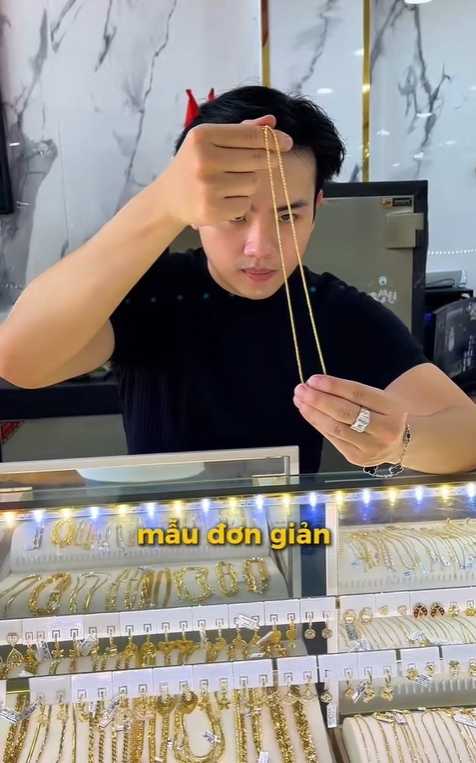 Vũ trụ con nhà giàu miền Tây “đem vàng của bố mẹ lên mạng bán”- Ảnh 3. Vũ trụ con nhà giàu miền Tây “đem vàng của bố mẹ lên mạng bán”- Ảnh 3.