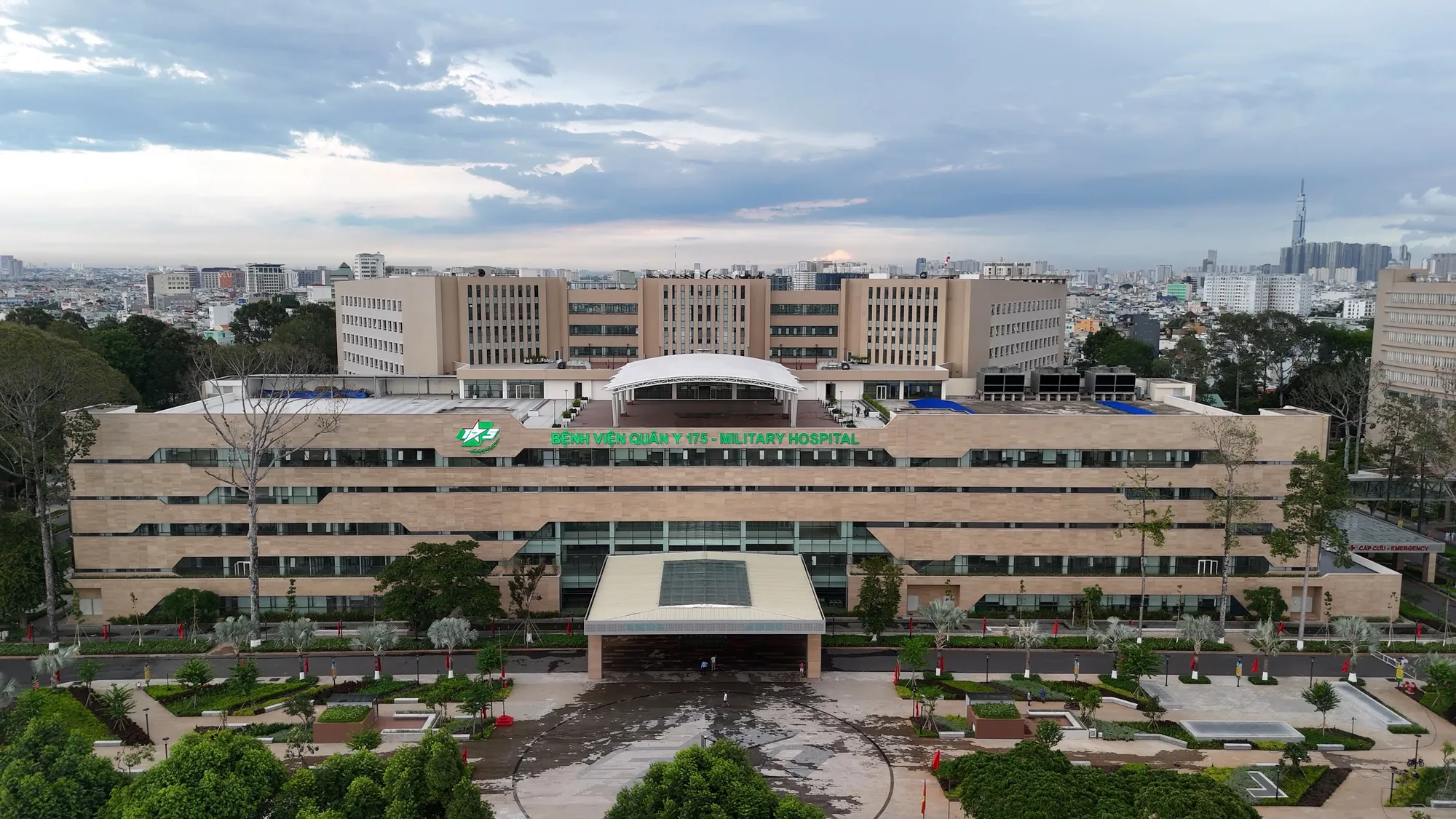 Bệnh viện duy nhất tại Việt Nam có 2 bãi đáp trực thăng, mới khánh thành toà nhà 1000 giường- Ảnh 2. Bệnh viện duy nhất tại Việt Nam có 2 bãi đáp trực thăng, mới khánh thành toà nhà 1000 giường- Ảnh 2.