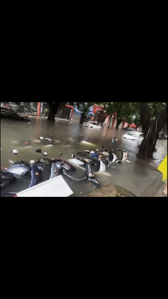 Cảnh tượng mưa ngập ở Thượng Hải khiến nhiều người giật mình, nhận xét: Cảnh tượng mưa ngập ở Thượng Hải khiến nhiều người giật mình, nhận xét: