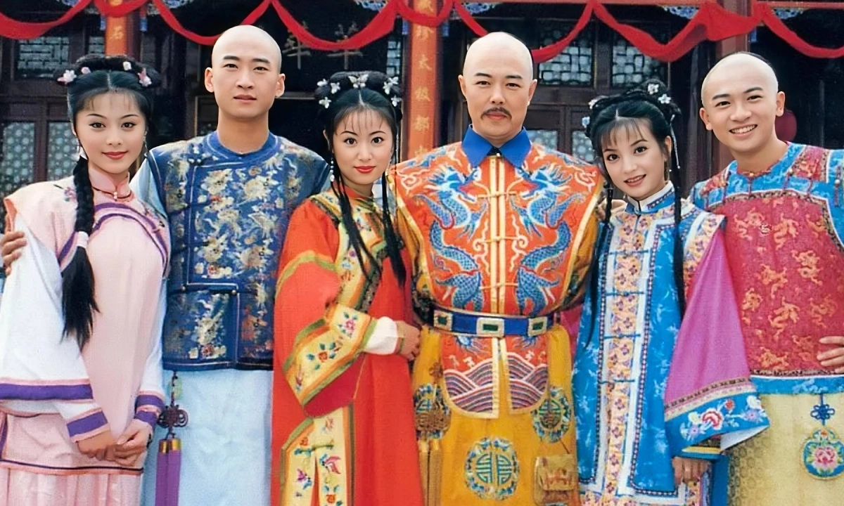 Gần 30 năm xem “Hoàn Châu cách cách” tôi mới phát hiện ra: Hóa ra đây mới là tên thật của Tiểu Yến Tử, liên quan đến 1 nhân vật không ai ngờ- Ảnh 3. Gần 30 năm xem “Hoàn Châu cách cách” tôi mới phát hiện ra: Hóa ra đây mới là tên thật của Tiểu Yến Tử, liên quan đến 1 nhân vật không ai ngờ- Ảnh 3.