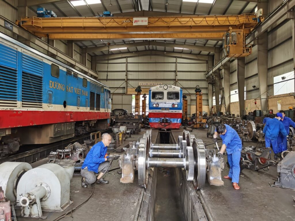 Cần bao nhiêu người vận hành đường sắt tốc độ cao và các metro?- Ảnh 2.
