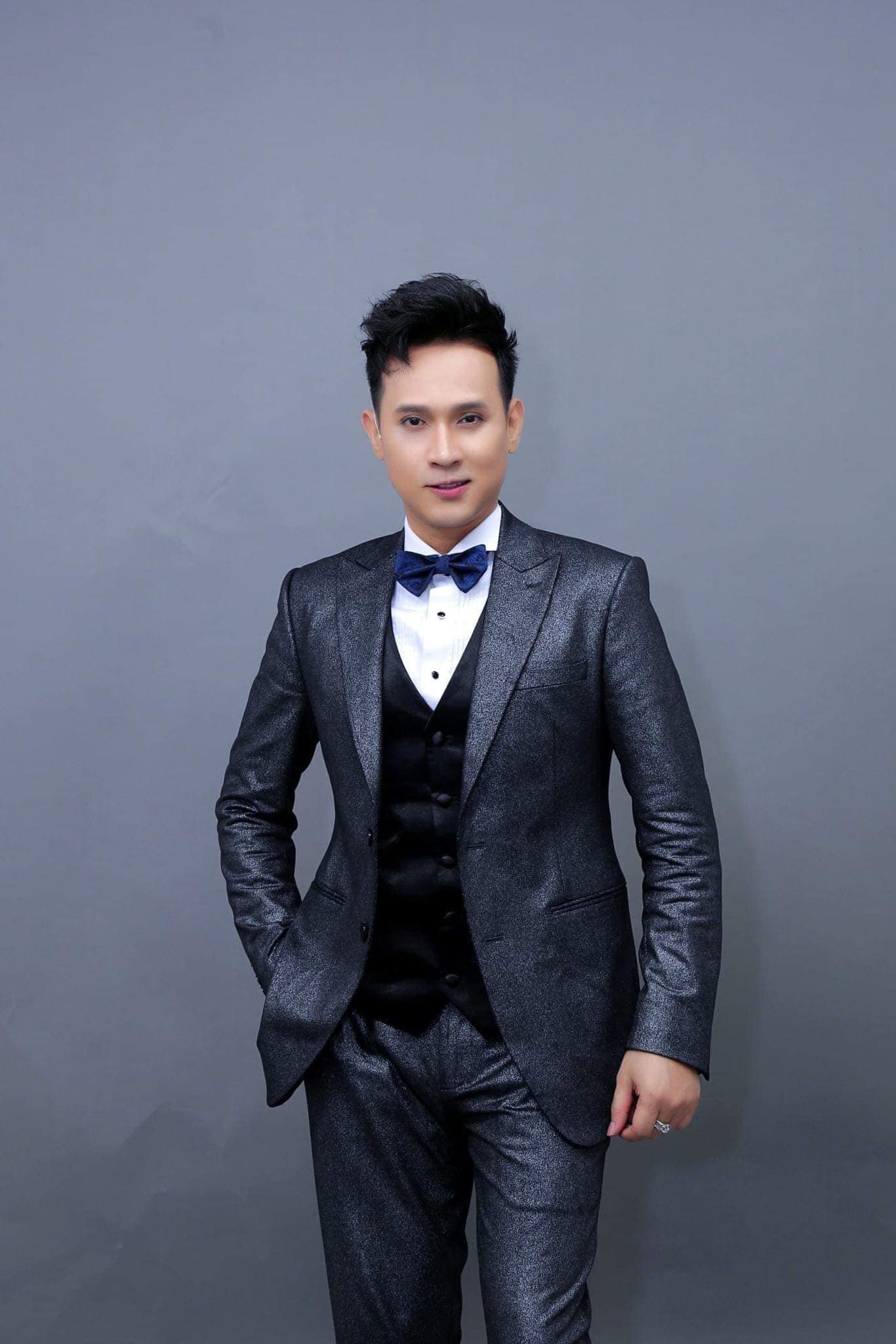 Sao nam Vbiz U50 lên chức viện phó: Mua nhà như mua rau, sợ lấy vợ- Ảnh 2. Sao nam Vbiz U50 lên chức viện phó: Mua nhà như mua rau, sợ lấy vợ- Ảnh 2.