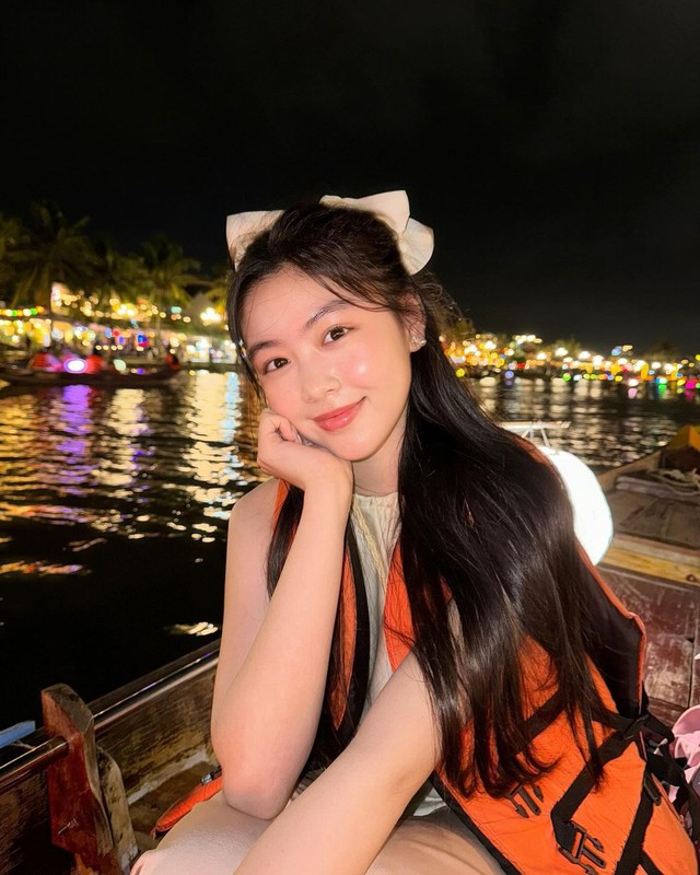 Điều lạ trong biệt thự của một Phó chủ tịch, ái nữ Điều lạ trong biệt thự của một Phó chủ tịch, ái nữ