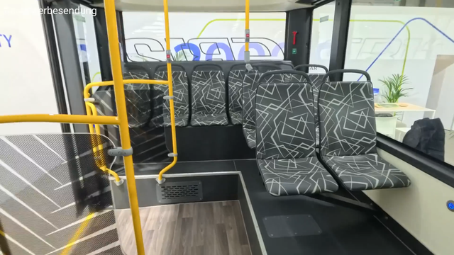Khách Tây thử xe VinFast chưa bán ở Việt Nam: Kính cửa sổ như của máy bay, giảm xóc hơi, pin đặt trên nóc- Ảnh 12. Khách Tây thử xe VinFast chưa bán ở Việt Nam: Kính cửa sổ như của máy bay, giảm xóc hơi, pin đặt trên nóc- Ảnh 12.