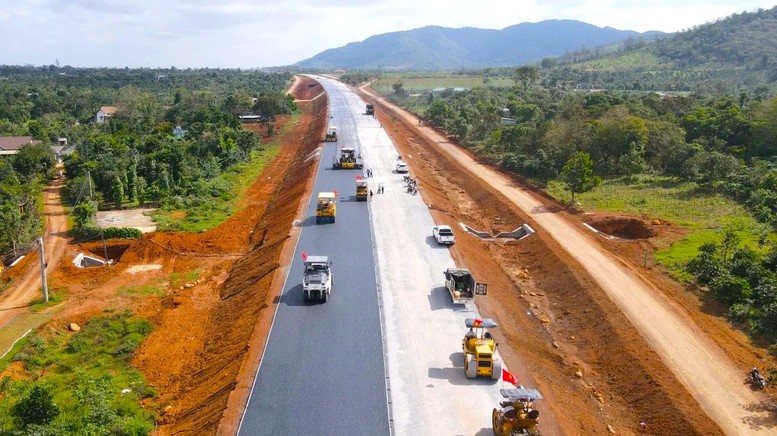 Hoàn thành 20km cao tốc Khánh Hoà - Buôn Ma Thuột trước 19/12- Ảnh 1. Hoàn thành 20km cao tốc Khánh Hoà - Buôn Ma Thuột trước 19/12- Ảnh 1.